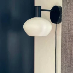 Aneta Lighting Bell seinävalaisin musta/valkoinen