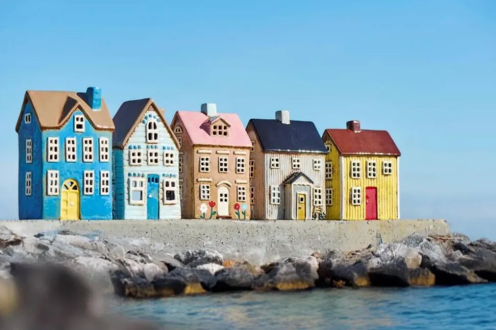 IB Laursen talolyhty Nyhavn kukat ja vaaleanpunainen katto