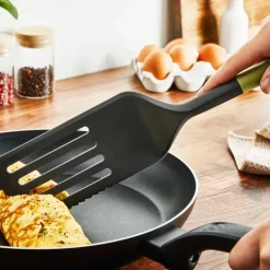 Tefal paistolasta leikkuureunalla Essential 2in1